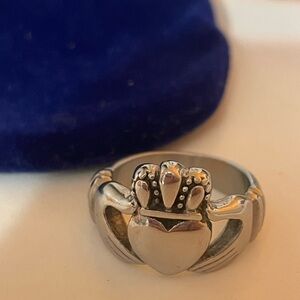Claddagh Irish heart hands ring traditional Celtic ring design size 7
